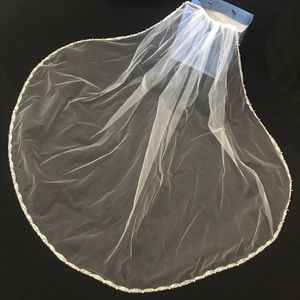 Ivory/metallic color veil.